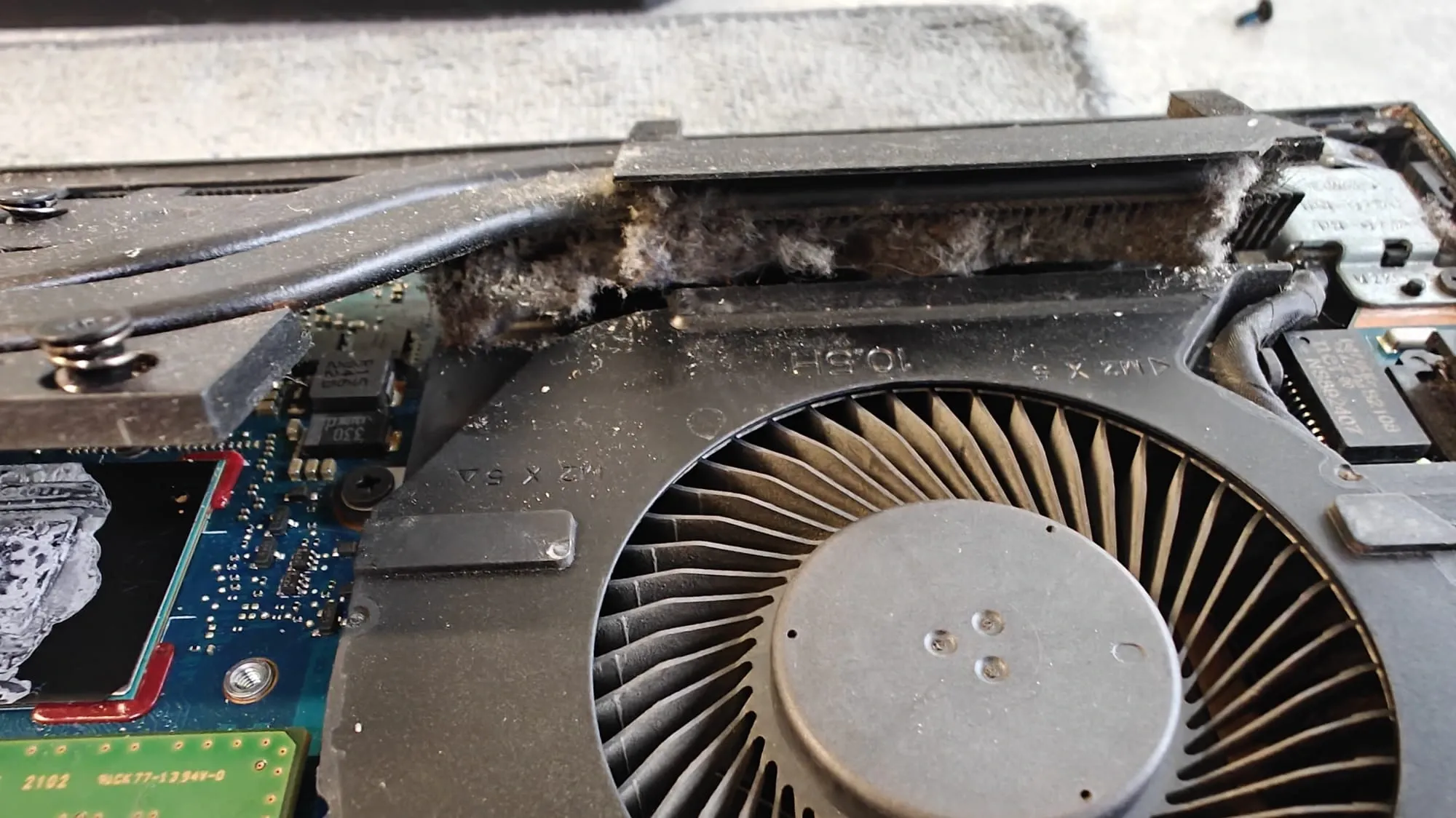 HP Omen-ul testat în portbagaj la -5 grade