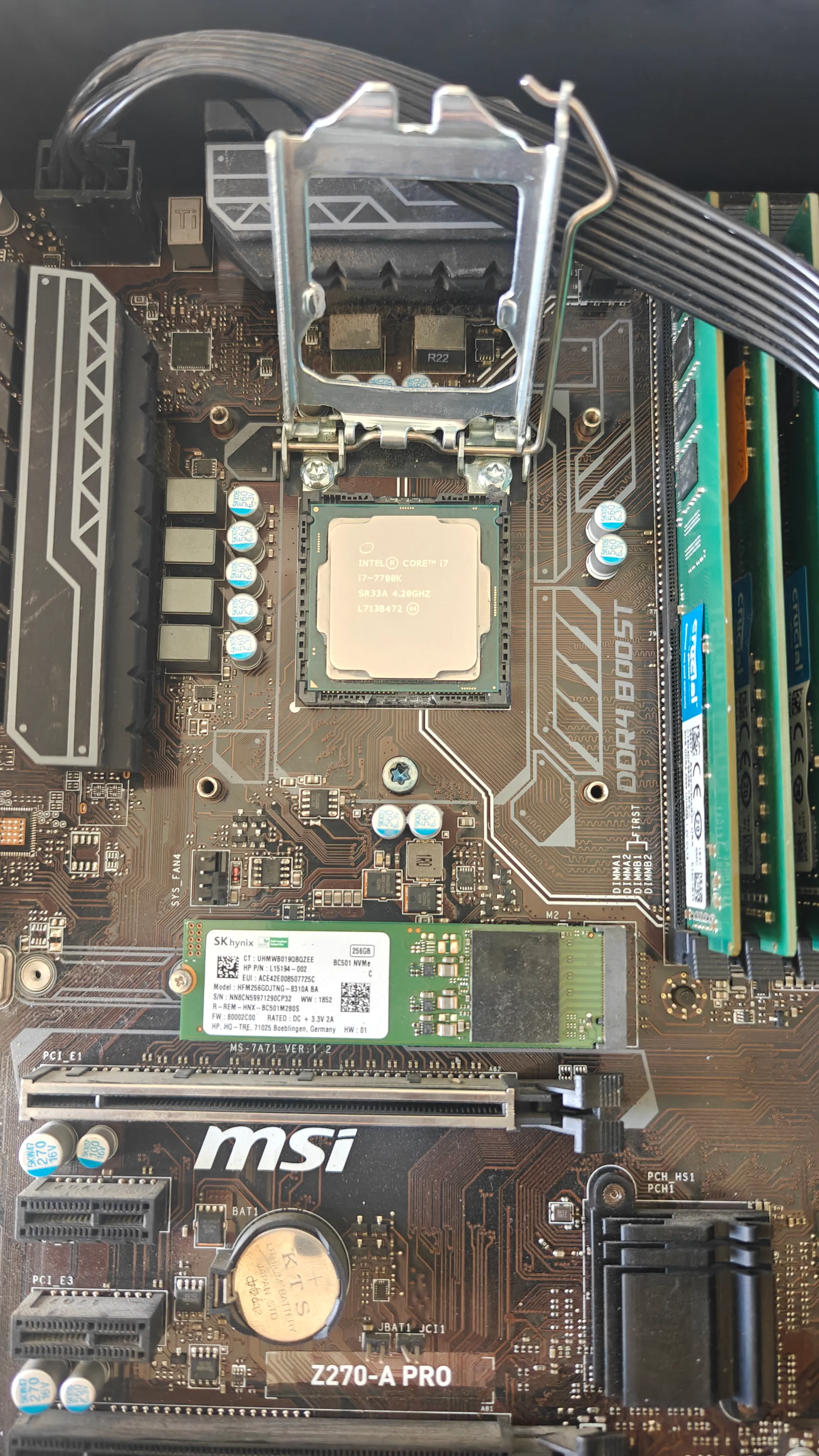 i7-7700K în socketul plăcii MSI Z270-A PRO originale - placa cu pinii îndoiți de client