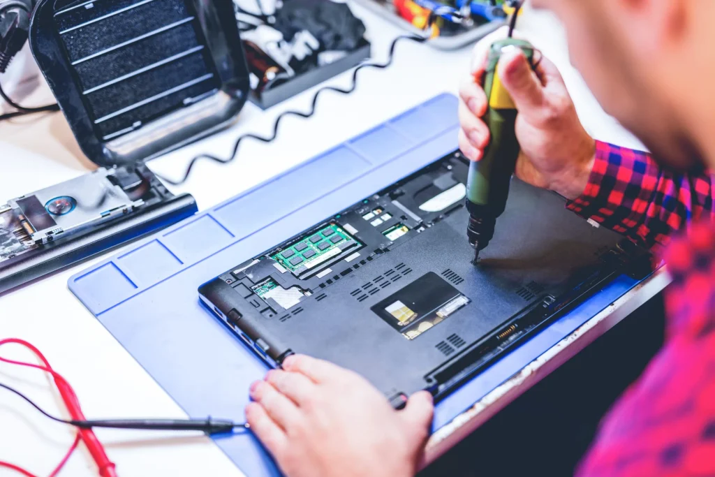 Reparatie laptop la domiciliu - povesti din teren, Bucuresti
